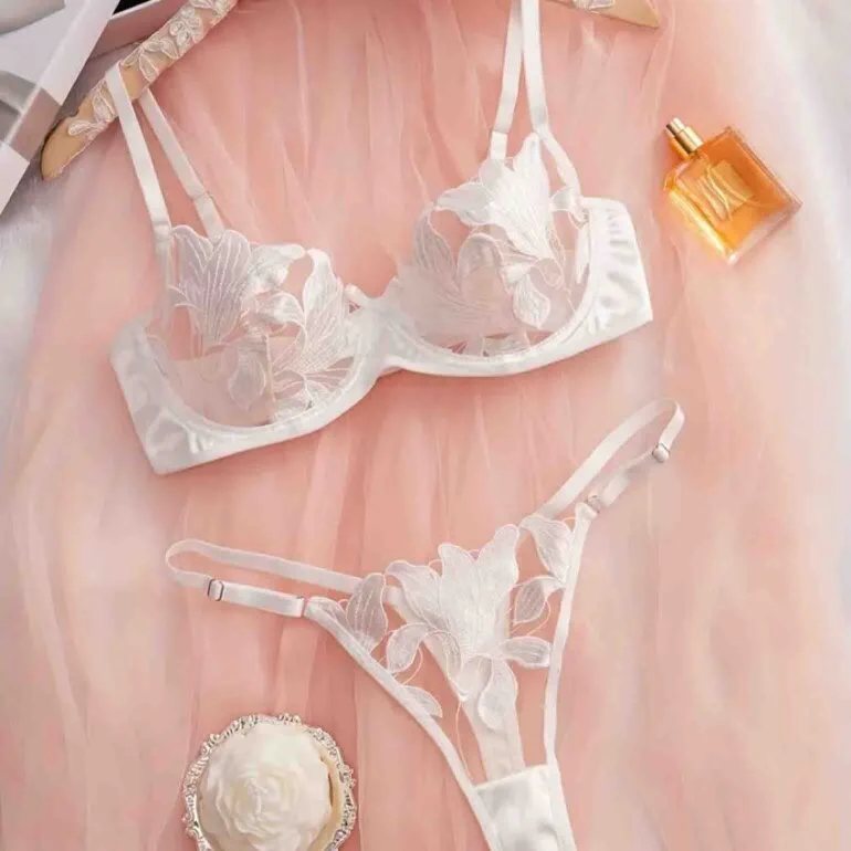 Detalle de encaje de la colección Seɳse